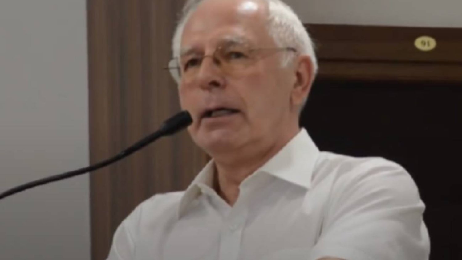 Jerzy Zięba prawomocnie skazany za wpis o lekarzach, którym odrąbałby łeb