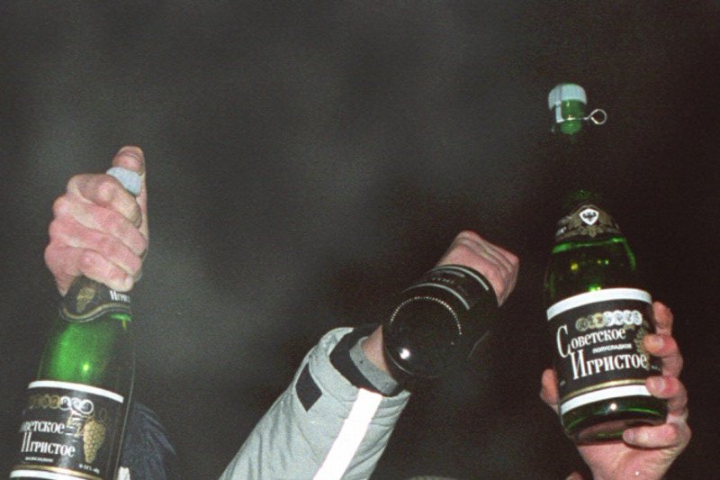 Polacy częściej niż po szampana sięgają po wina musujące