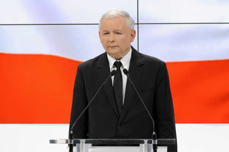 Prezes PiS Jarosław Kaczyński uważa, że nawet "kolorowe pisma" służą obecnemu systemowi