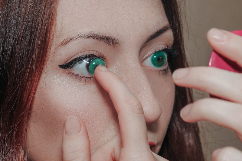 Kolorowe soczewki mogą być bardzo niebezpieczne