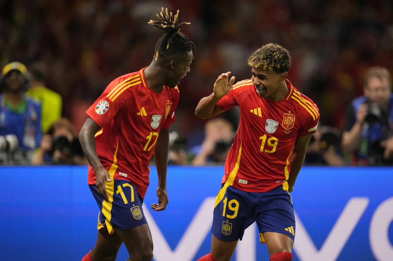 Nico Williams (z lewej) i Lamine Yamal, bohaterowie Hiszpanii podczas Euro