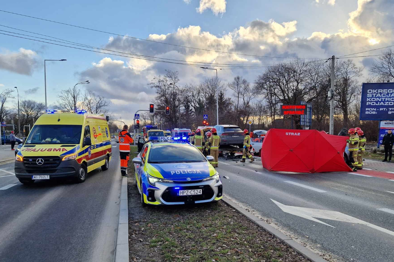 Wielki karambol w Warszawie. Jest ofiara śmiertelna.