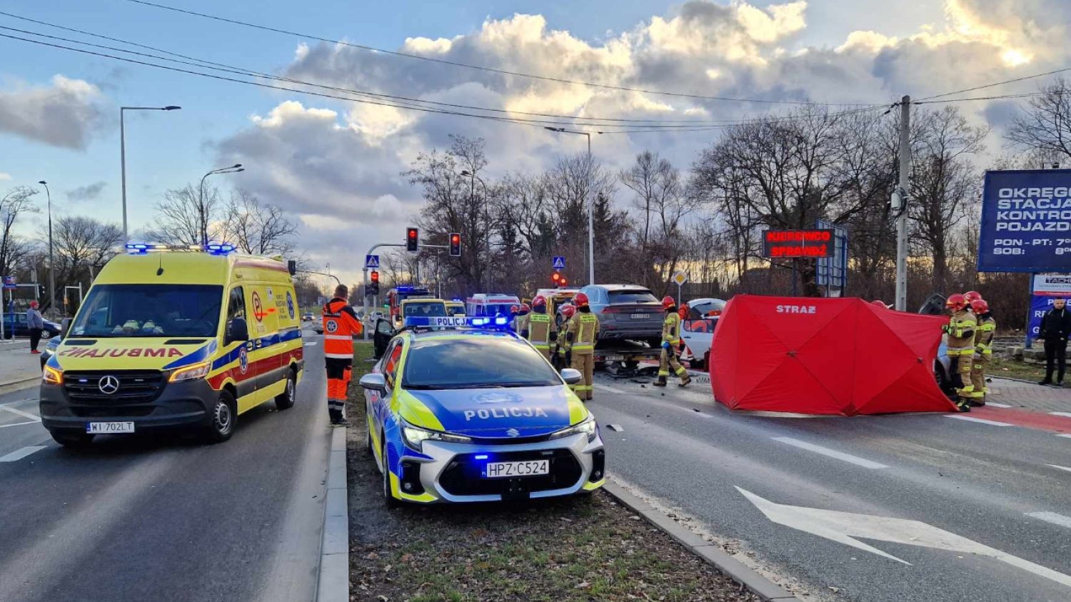 Wielki karambol w Warszawie. Jest ofiara śmiertelna.