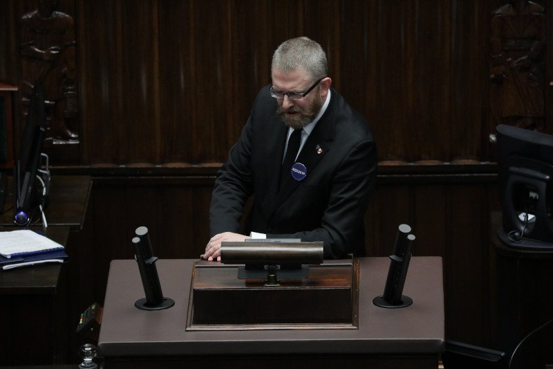 Grzegorz Braun zszokował posłów swoją wypowiedzią o ministrze Szumowskim.