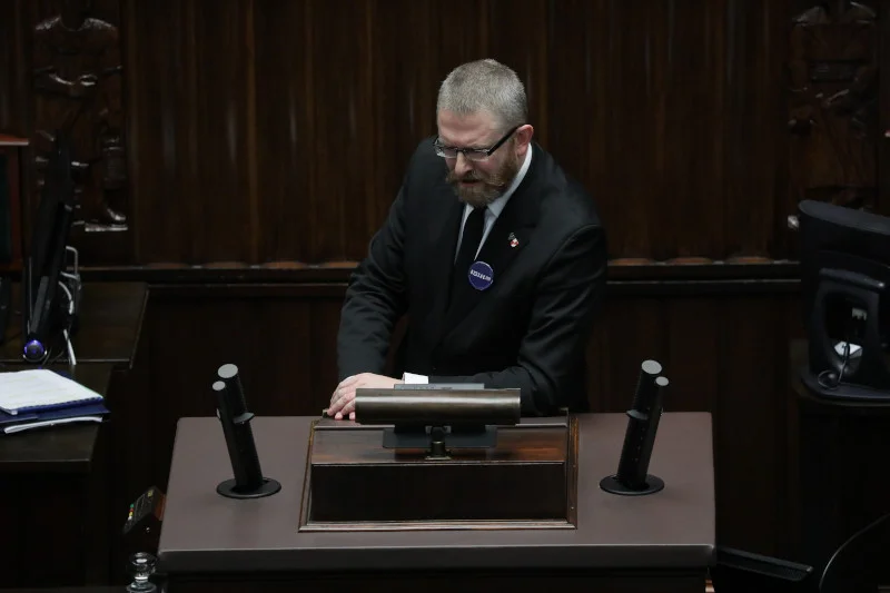 Grzegorz Braun zszokował posłów swoją wypowiedzią o ministrze Szumowskim.