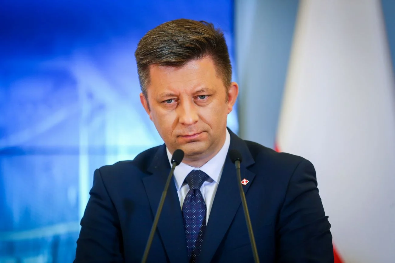 Michał Dworczyk podczas konferencji prasowej.