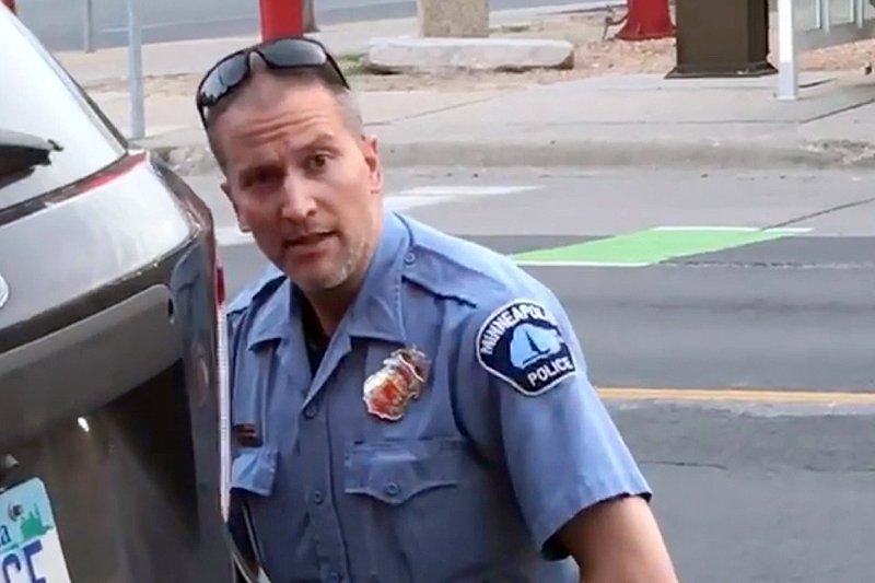 Były policjant z Minneapolis Derek Chauvin uznany winnym zabójstwa George'a Floyda. Były policjant z Minneapolis Derek Chauvin uznany winnym zabójstwa George'a Floyda.