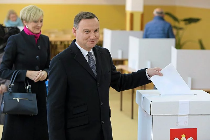 Prezydent Andrzej Duda podczas głosowania w wyborach