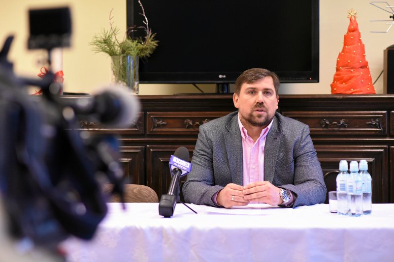 Tomasz Kaczmarek ma kłopoty. Prokuratura w Białymstoku oskarża go o przekręty finansowe w swojej fundacji.