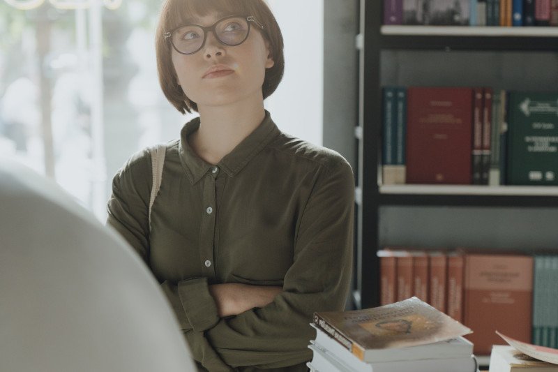 Warto uprzedzić gest znajomego i otwarcie zaznaczyć, że z powodu koronawirusa nie podajemy dłoni.