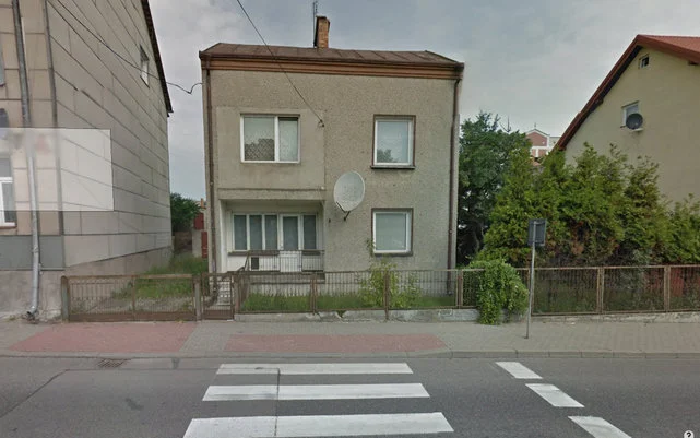 Dom, na balkon którego weszła klacz Dolina
