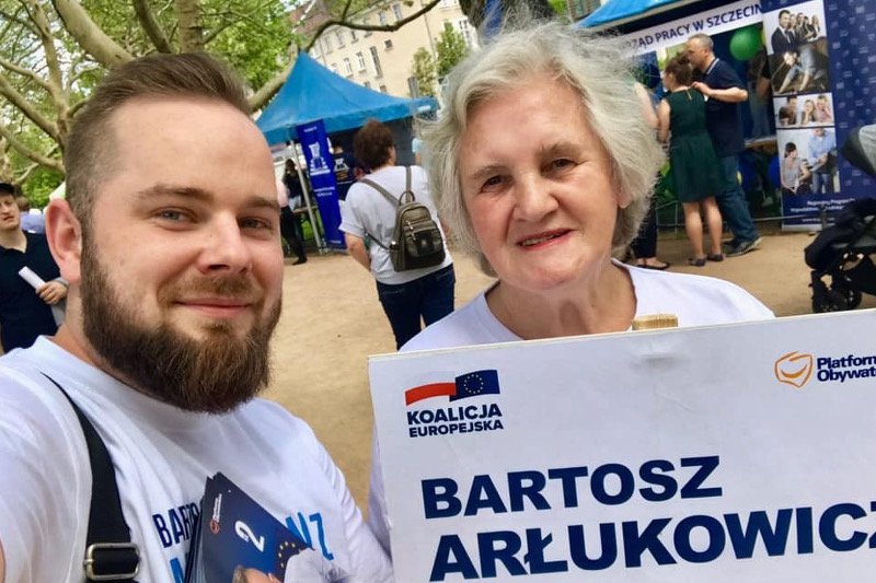 Jadwiga Maltańska jest najstarsza wolontariuszką w sztabie wyborczym Bartosza Arłukowicza.