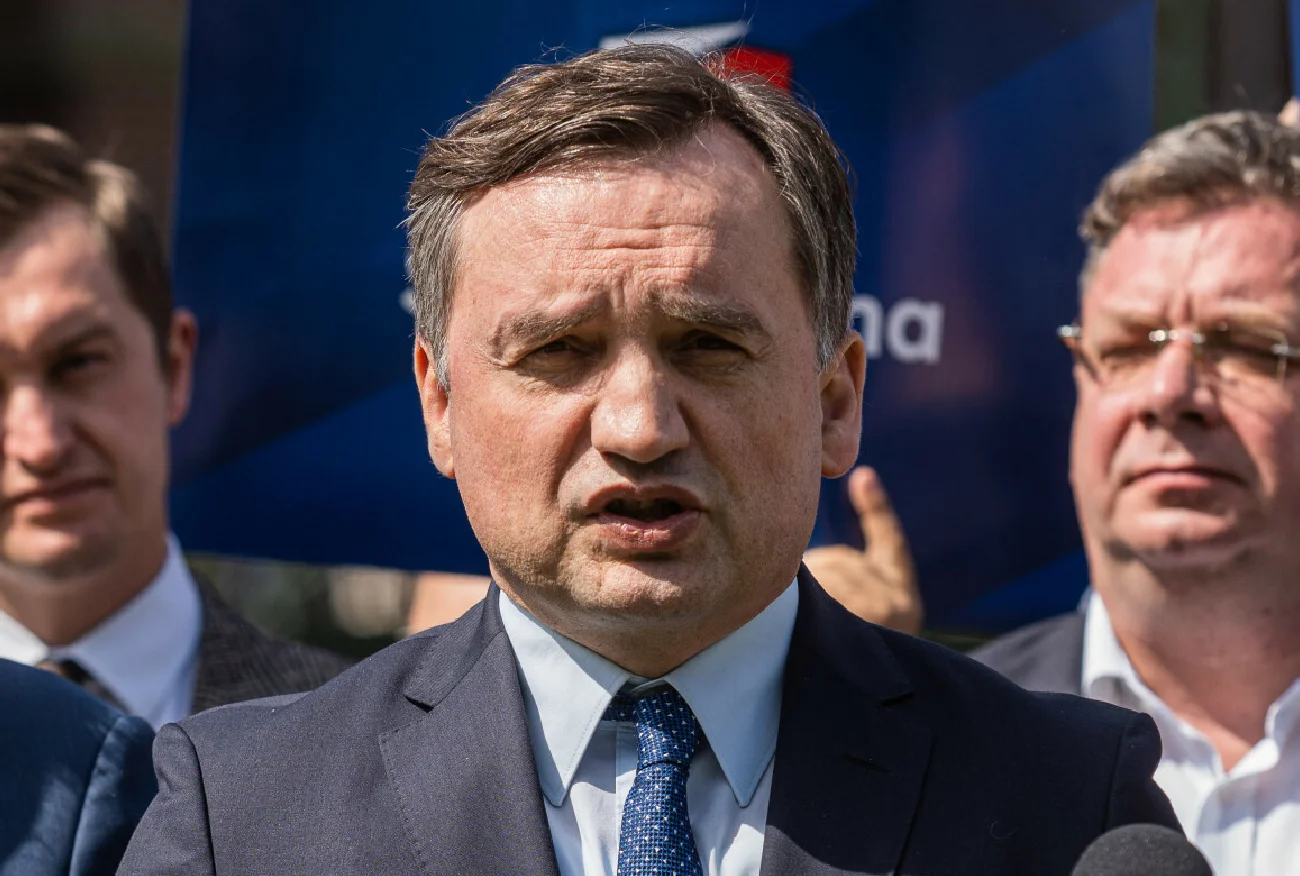 Ziobro szuka haków na Błaszczaka. Tak chce trzymać Kaczyńskiego w garści.