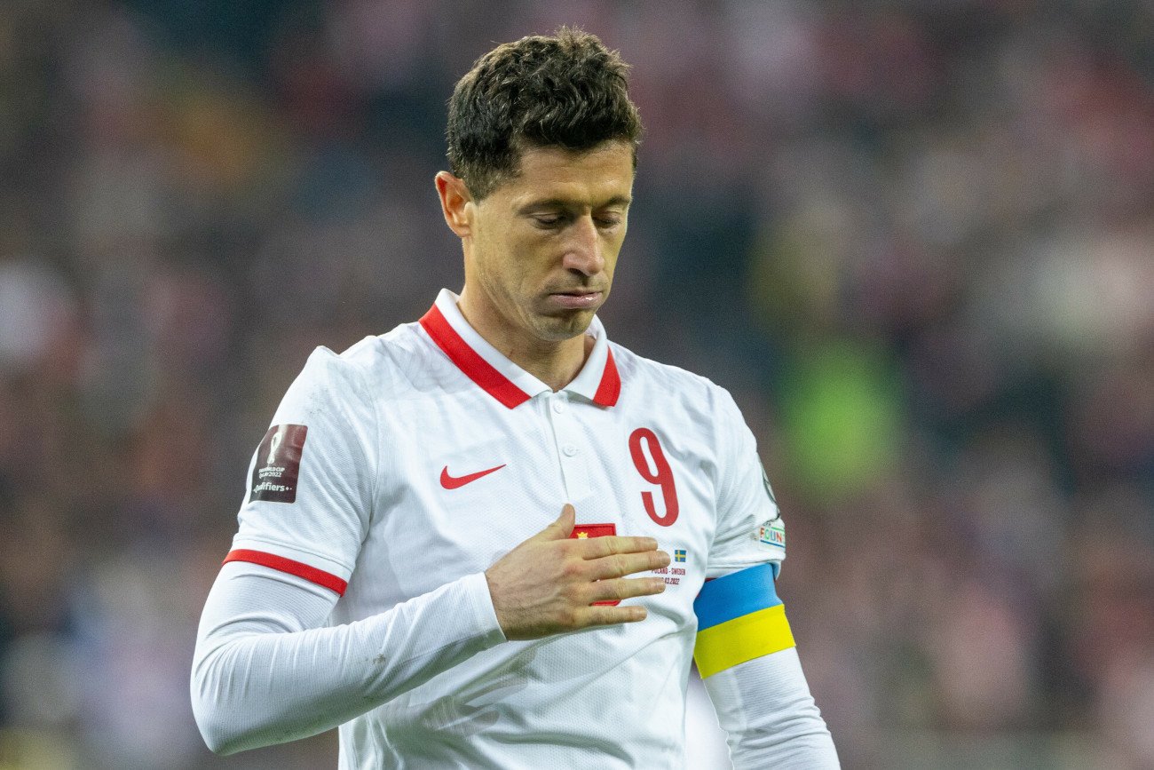 Robert Lewandowski to jeden z tych piłkarzy, którzy na brak meczów w sezonie z pewnością nie narzeka...