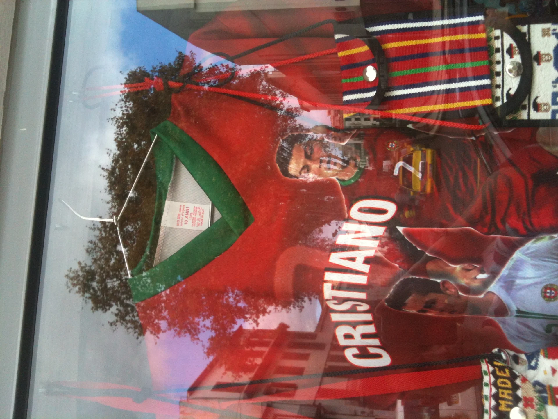 Tandetna koszulka z podobizną Ronaldo