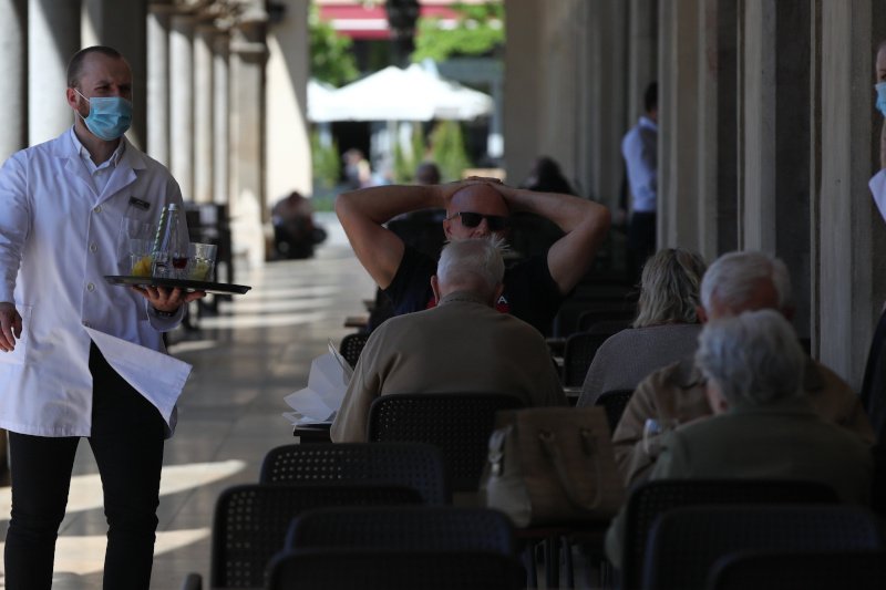 Jarosław Gowin stwierdził, że znaczące luzowanie obostrzeń może rozpocząć się już w maju.