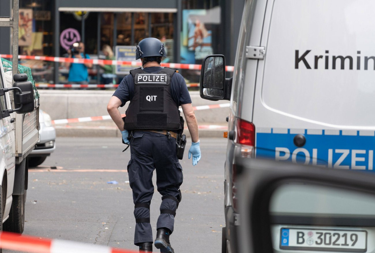 Mohamed dźgnął człowieka na przystanku. Oprawcę uratowała Polka.