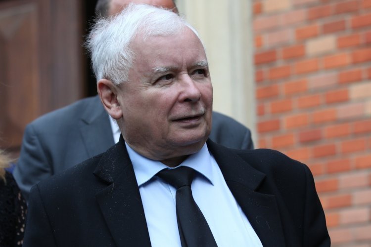 Nieprzestrzeganie obostrzeń przez Kaczyńskiego. Doniesienie do prokuratury.