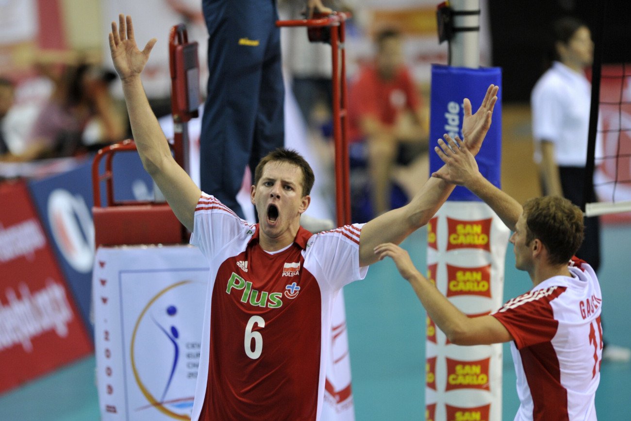 Bartosz Kurek triumfujący w trakcie mistrzostw Europy 2009. Minęło 12 lat, a "Kuraś" nadal w kadrze, ciągle jako lider.