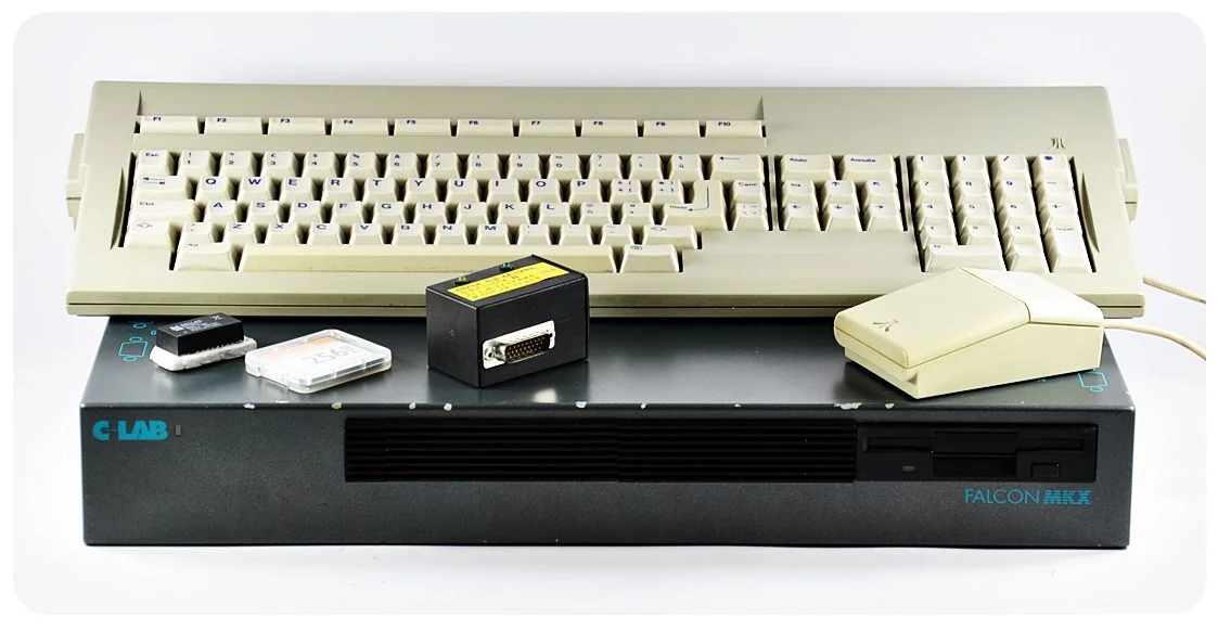 Atari Falcon to kolekcjonerska perełka. Ma 14 MB pamięci RAM. Współczesne kalkulatory są "potężniejsze".