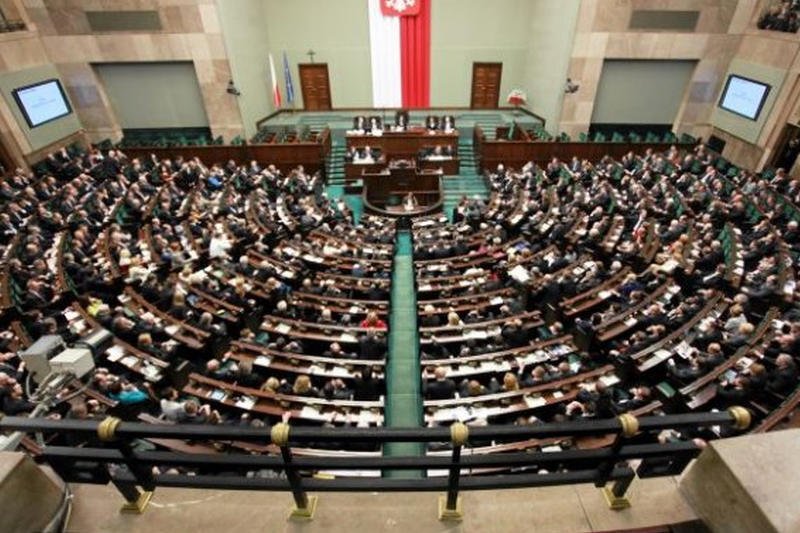 Brak zgody w Sejmie na ratyfikację konwencji w sprawie przemocy. "Jak facet urodzi dziecko, pogadamy o równości płci"