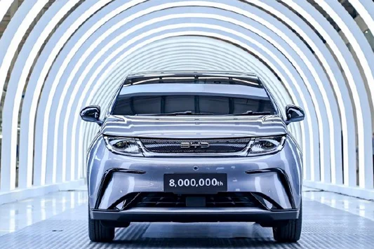 8-milionowy elektryk od BYD!