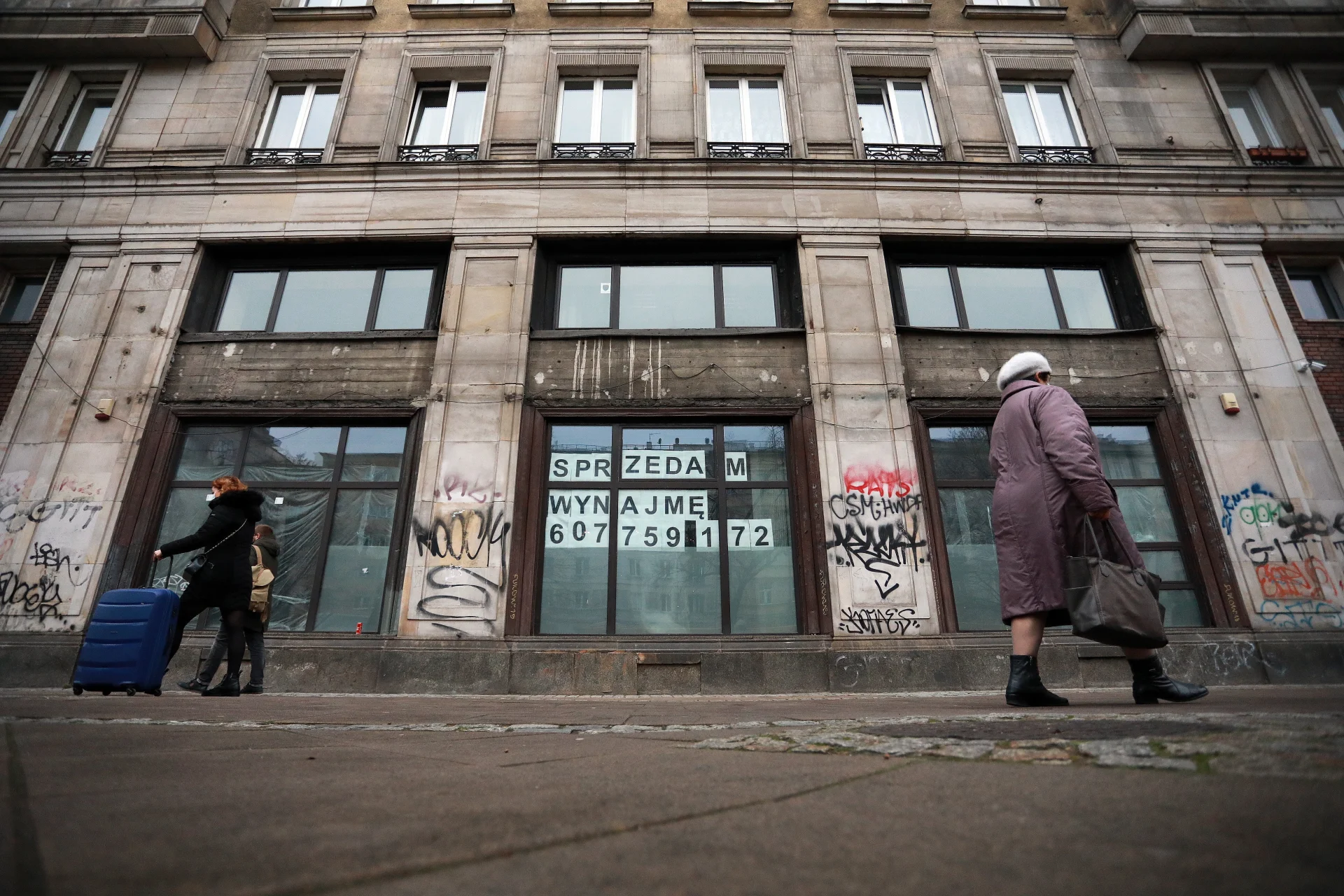 Sklepy i restauracje na Marszałkowskiej zamknięte z powodu pandemii