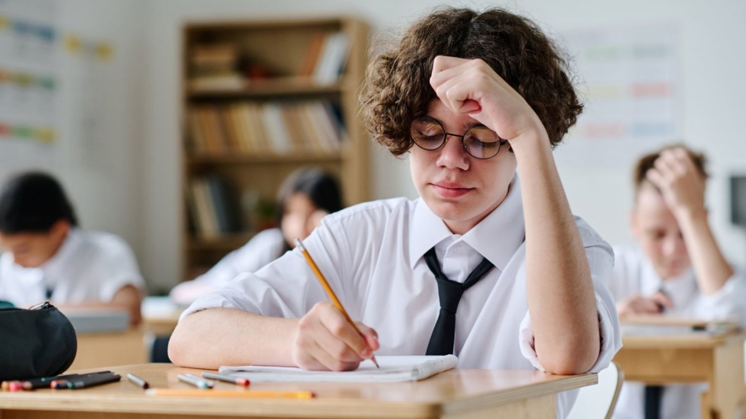 Stres ósmoklasisty i wybór szkoły – jak podjąć decyzję bez presji i chaosu informacyjnego?