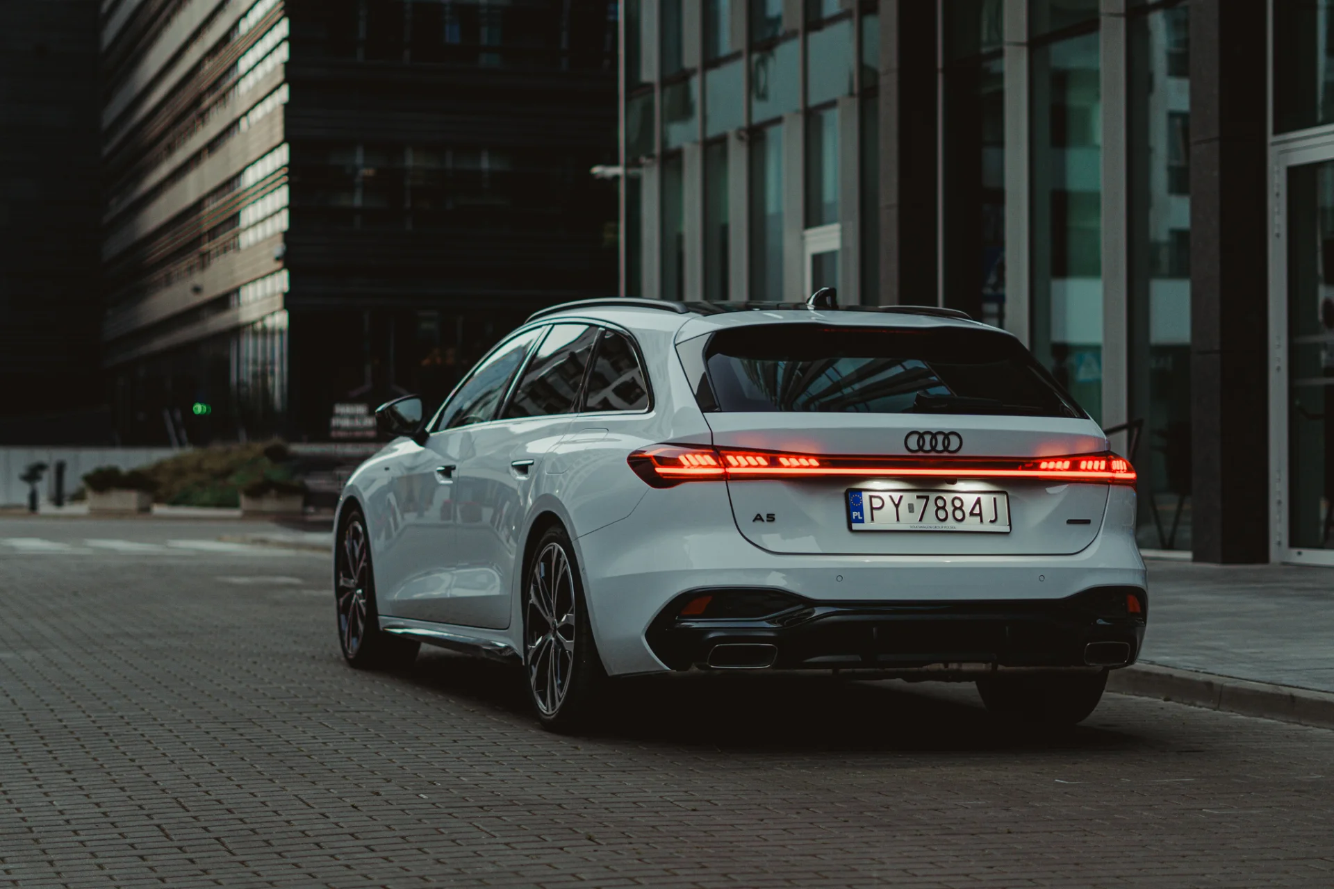 Audi A5 Avant e-hybrid quattro S tronic. Test zasięgu, osiągi i cennik