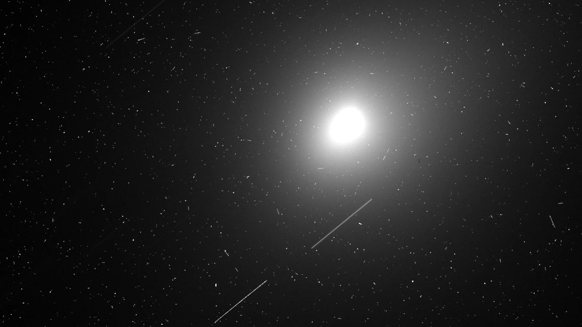 Kometa 3I/ATLAS i jej anty-warkocz. Avi Loeb uważa, że to może być silnik jonowy obcych