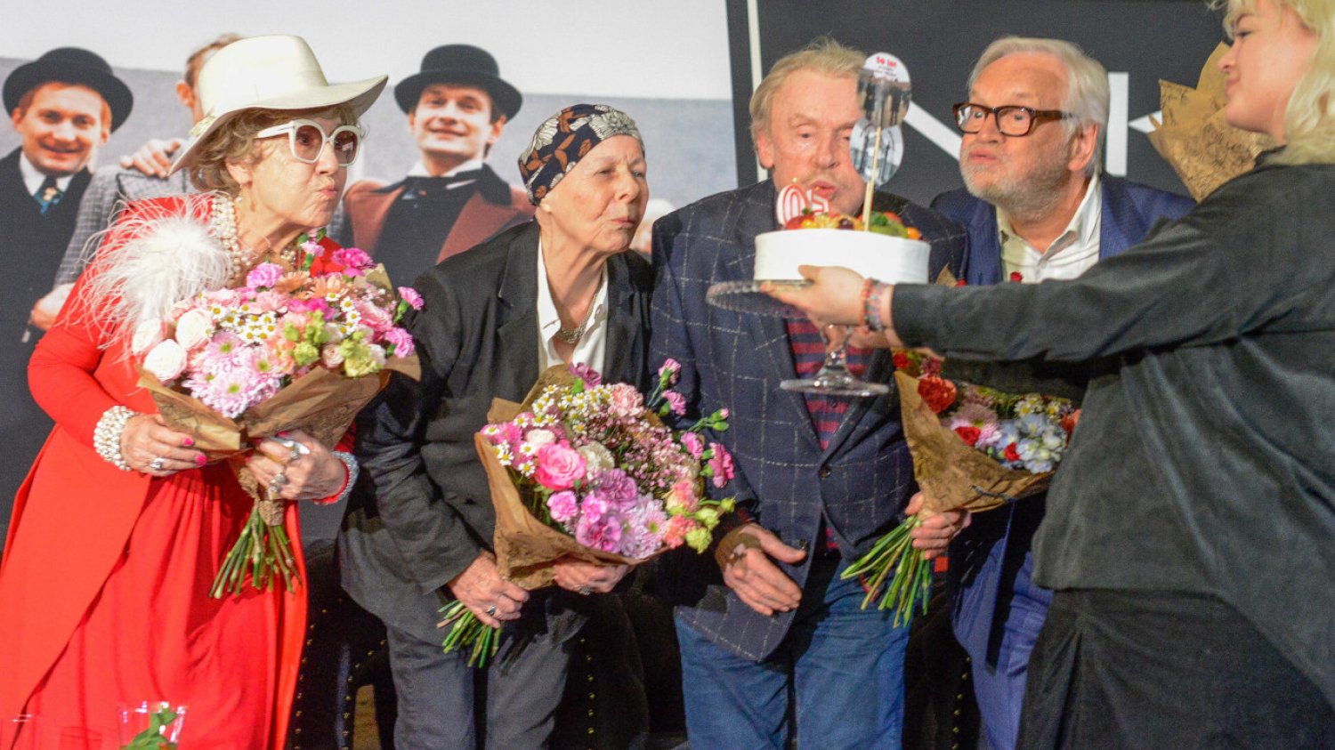 Tak dziś wyglądają aktorzy z filmu "Ziemia obiecana". Spotkali się 50 lat po premierze 50 lat po premierze "Ziemi obiecanej". Tak zmienili się aktorzy i aktorki