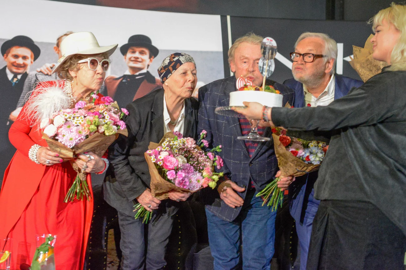 Tak dziś wyglądają aktorzy z filmu "Ziemia obiecana". Spotkali się 50 lat po premierze 50 lat po premierze "Ziemi obiecanej". Tak zmienili się aktorzy i aktorki