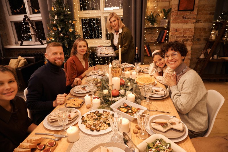 Przy świątecznym stole (i przy każdej innej okazji) odpuśćmy zadawanie innym niewygodnych pytań.