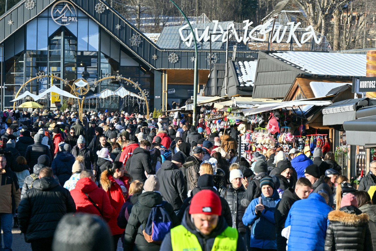 "Z Dwójką TVP, czy bez, i tak są tłumy". Zakopane szykuje się na nowego sylwestra bez kiczu