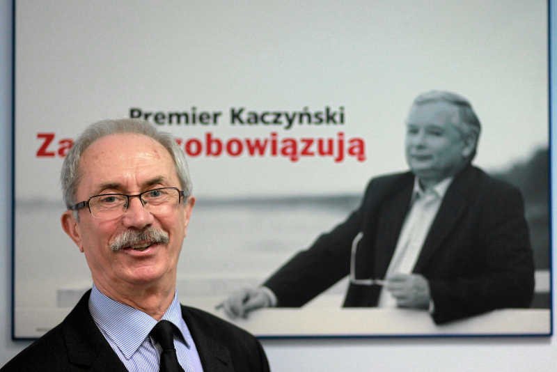 Skarbnik PiS, kluczowa postać otoczenia Jarosława Kaczyńskiego, odchodzi.