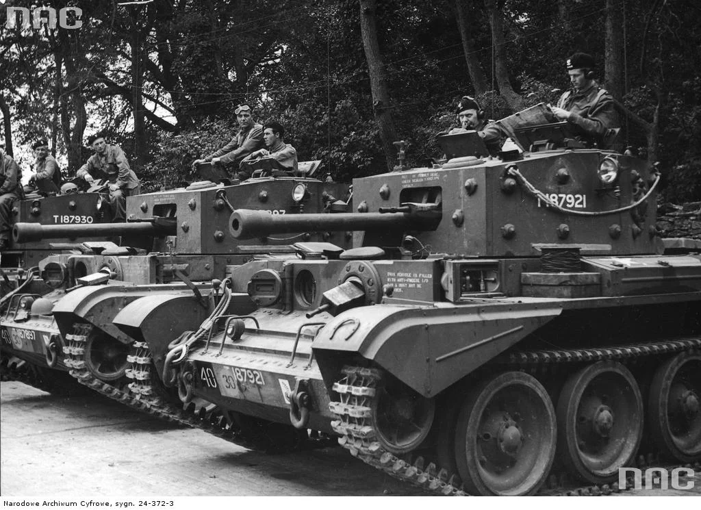 Ćwiczenia 1 Dywizji Pancernej przed inwazją na kontynent, lipiec 1944 r.