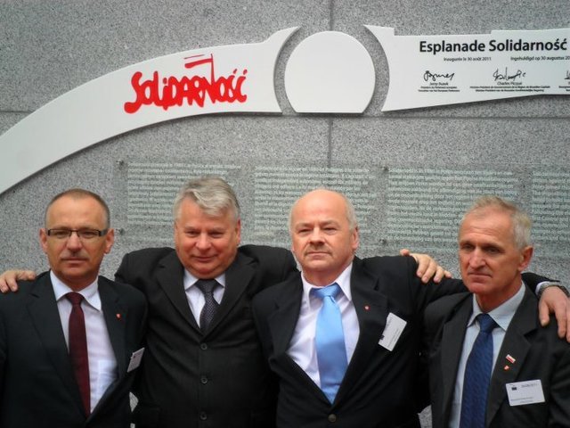 Spotkanie po latach z okazji nadania Alei imienia"Solidarności" w Brukseli. Lech Wałęsa, piąty organizator strajku w sierpniu 1980 r. miał w tym momencie inne obowiązki.