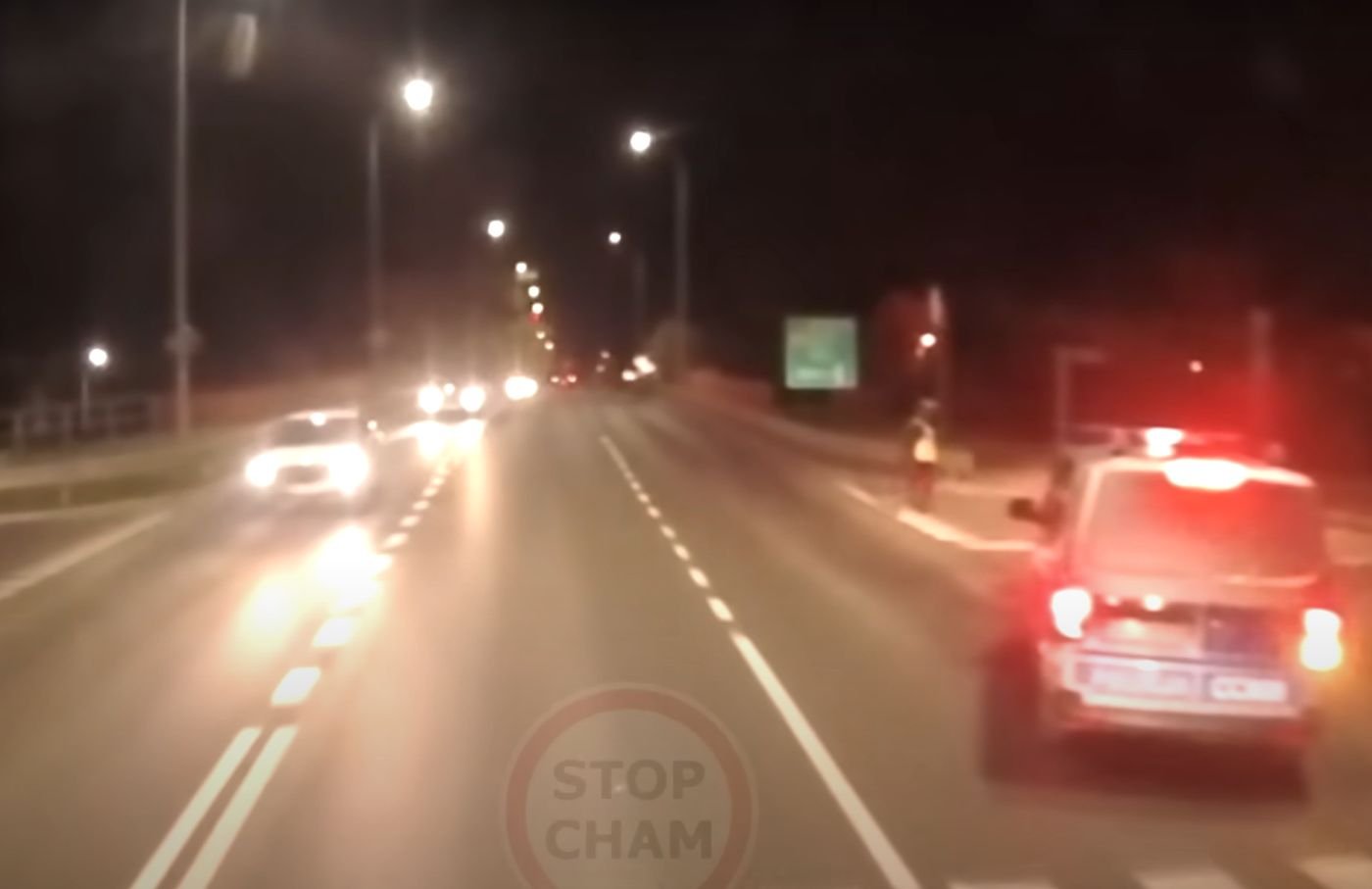 Policyjny radiowóz został zatrzymany... do kontroli.