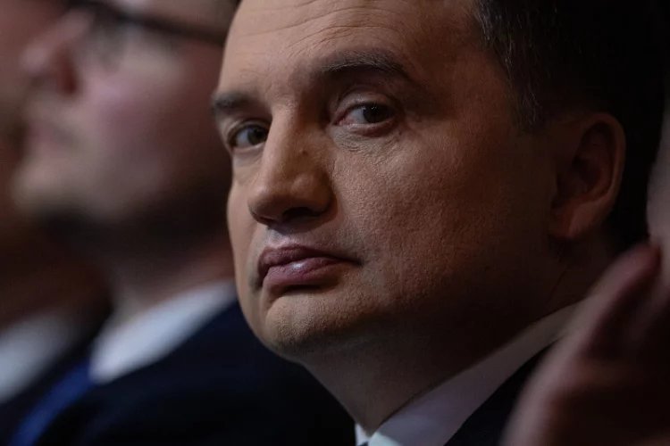 Trybunał Konstytucyjny pod przewodnictwem Julii Przyłębskiej odrzucił skargę Zbigniewa Ziobry w sprawie przedawnienia niektórych zbrodni komunistycznych.