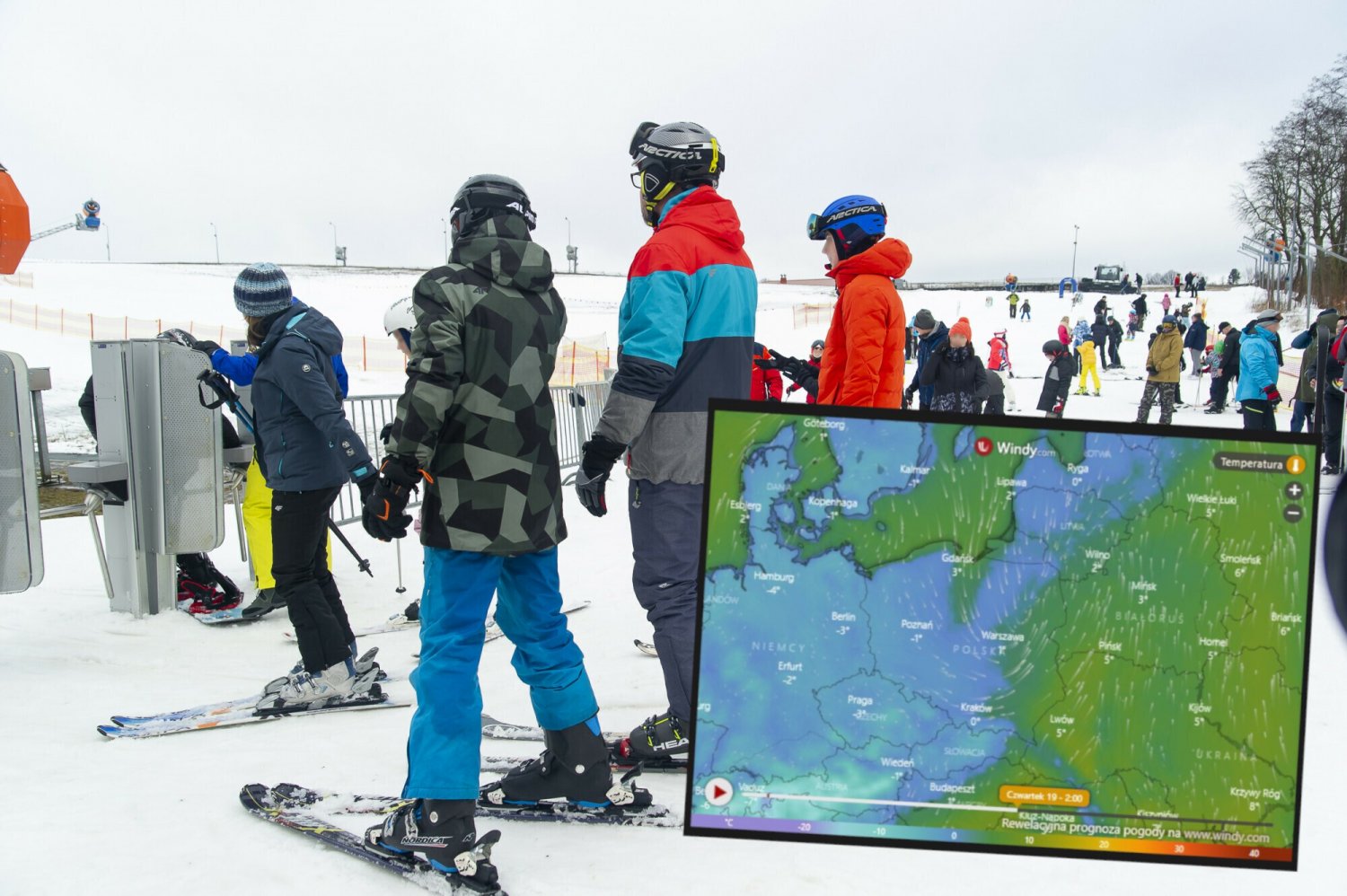 Dzieci na stoku narciarskim