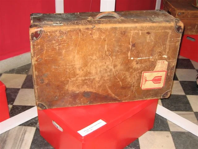 Walizka Witolda Gombrowicza, z którą wypłynął w 1939 r. z Polski do Argentyny, znajdująca się obecnie w zbiorach Muzeum im. Witolda Gombrowicza we Wsoli (dar Rity Gombrowicz)