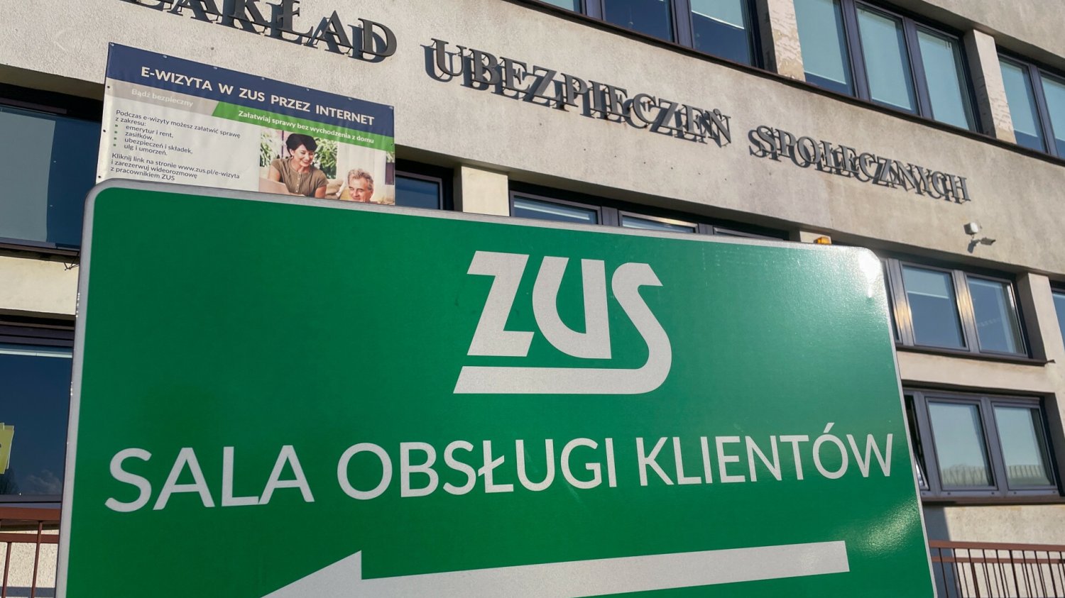 Budynek Zakładu Ubezpieczeń Społecznych.