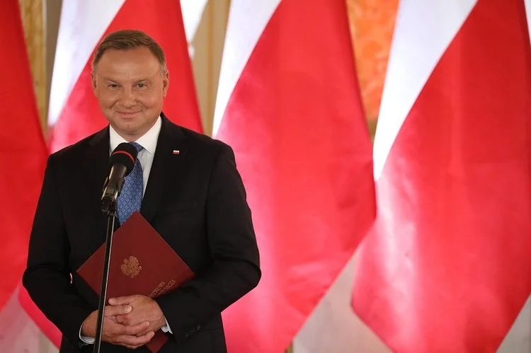 Andrzej Duda po cichu zrezygnował z TikToka - podała poniedziałkowa "Rzeczpospolita".