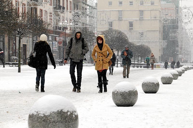 Zima nie odpuszcza. Pogoda na najbliższe dni to siarczysty mróz i opady śniegu w całej Polsce.
