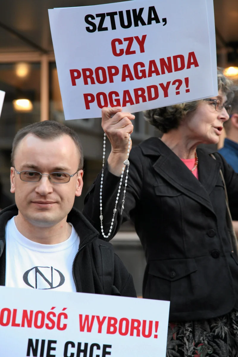Środowiska katolickie uwielbiają reżyserom-skandalistę robić darmową reklamę.