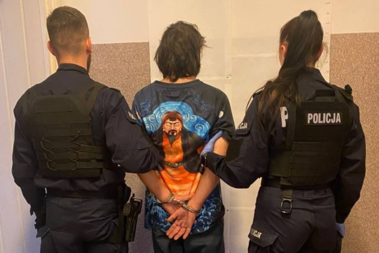 W Gdyni policja zatrzymała 38-latka, który groził dzieciom, wymachując przy tym nożem.