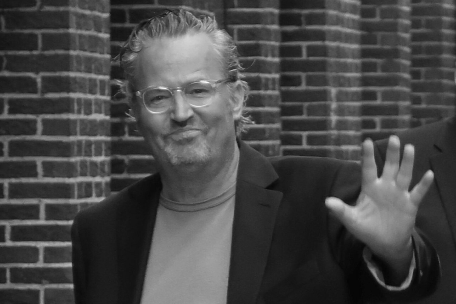 Matthew Perry śmierć chandler przyjaciele uzależnienie pomoc