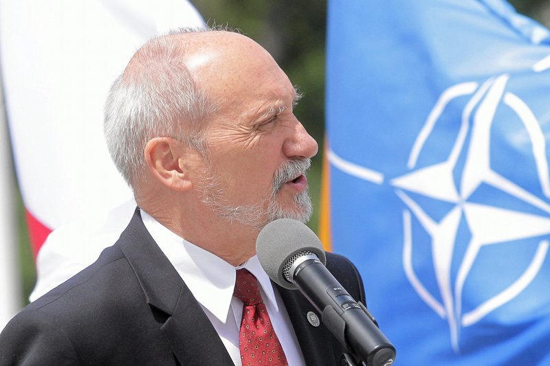 Minister Macierewicz zapewnił, że zagrożenie szczytu zostało wyeliminowane. Ustalani są sprawcy.