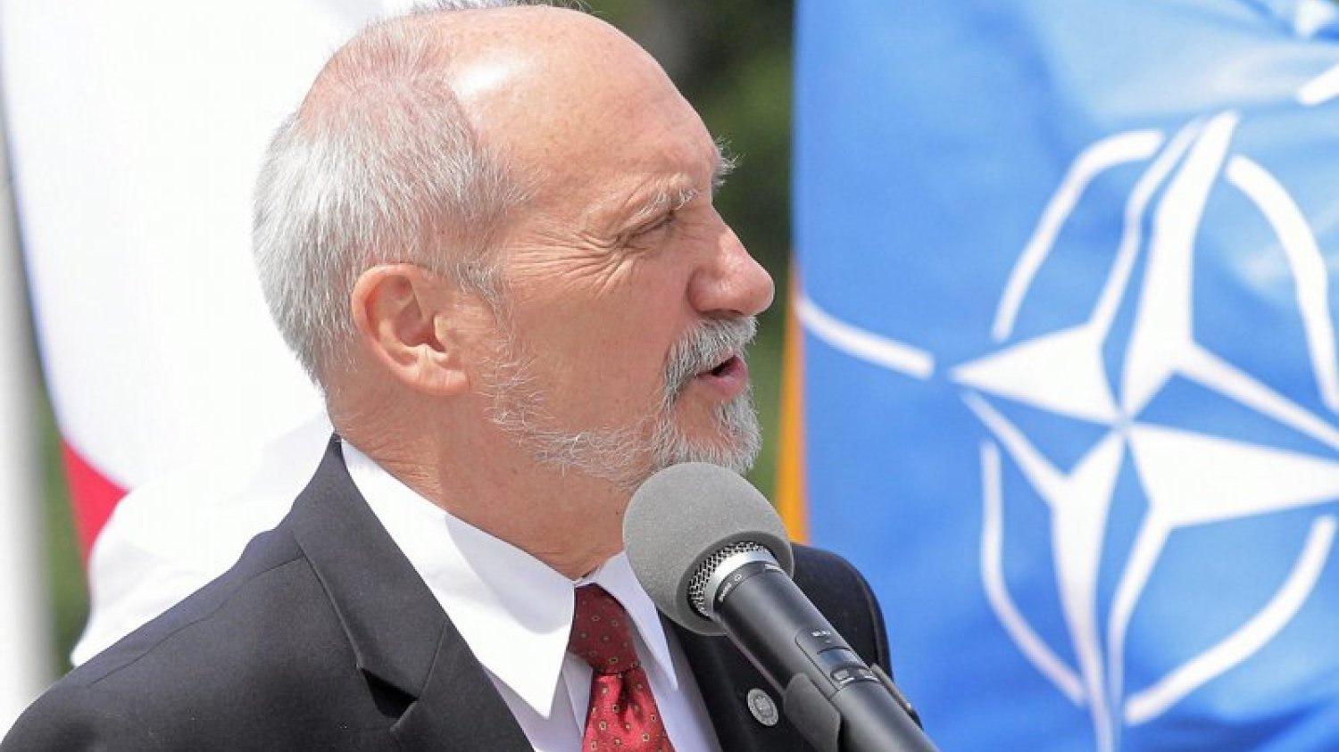 Minister Macierewicz zapewnił, że zagrożenie szczytu zostało wyeliminowane. Ustalani są sprawcy.