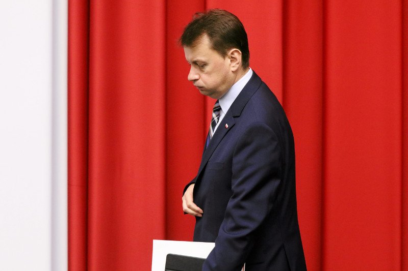 Mariusz Błaszczak próbuje odnaleźć się w roli ministra.